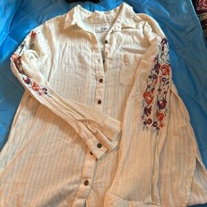 Embroidered sleeve blouse